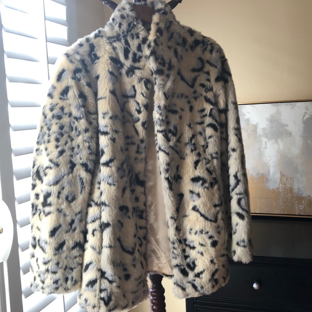 Romeo & Juliet Couture Faux fur animal print coat